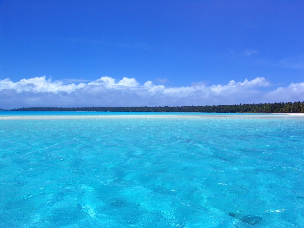 por que vemos el agua del mar azul