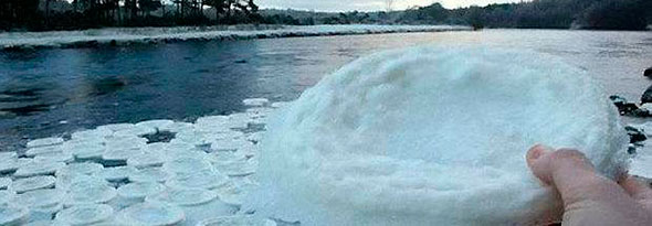 raros discos de hielo en un rio de Escocia