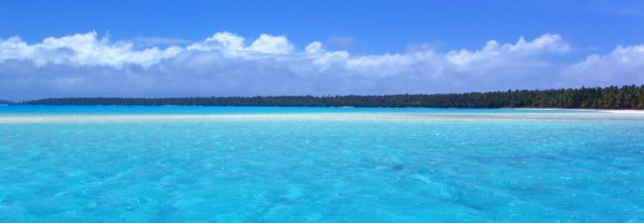 por que vemos el agua del mar azul