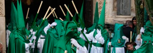 por que los penitentes visten con capirote en semana santa