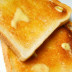 ¿Por qué las tostadas se caen del lado untado de la mantequilla?